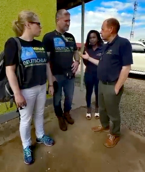 Vaylor e.V. Team beim Treffen mit lokalen Partnern in Uganda